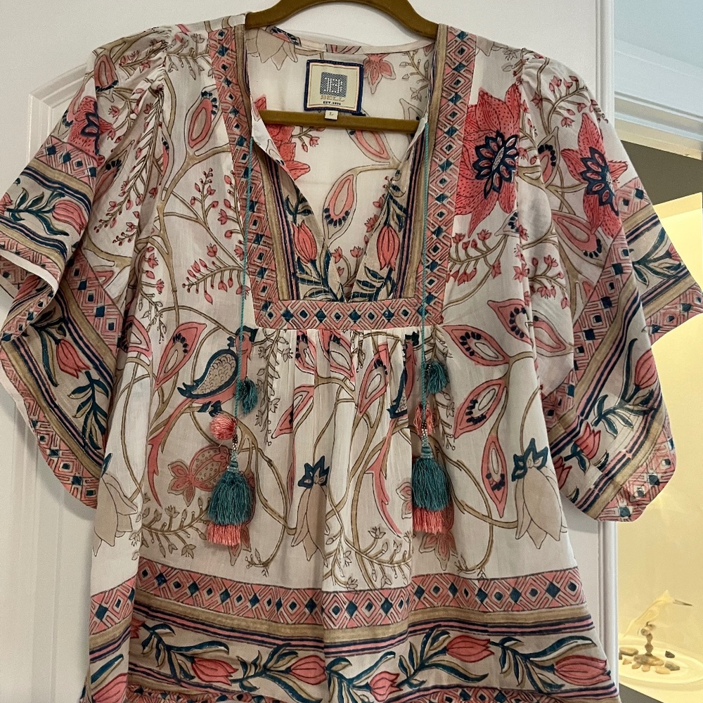Women’s “Bell” bohemian style blouse, size Medium, perfect condition! Beautiful!